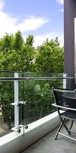 Stylish Split-Level Apartment in the Iconic Ikon Building Prime Potts Point Location - Photo 3