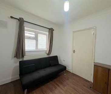 Elmdon Road, Hounslow, TW4 - Photo 3