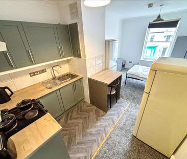 Studio to rent - Photo 2