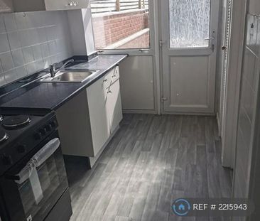 3 bedroom terraced house to rent - Photo 2