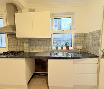 3 bedroom end of terrace house to rent - Photo 1