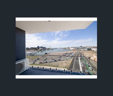 Stunning 1-Bedroom Apartment with Waterview's - Photo 4