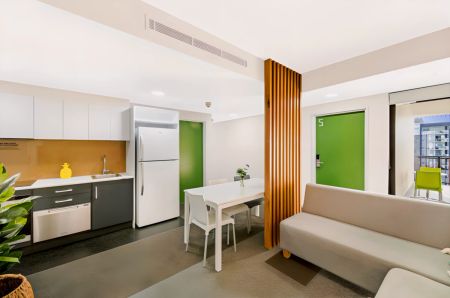 5 Bedroom Apartment-ensuite - Photo 3