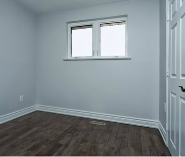 For Lease - 60 Collins Crescent Unit# Main, Aurora, Ontario - Photo 2