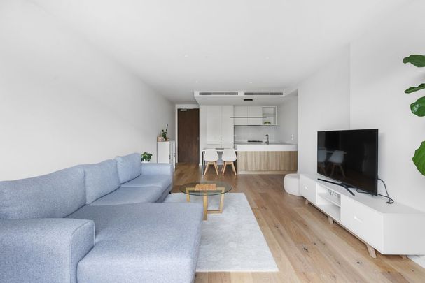 Stylish Ground-Floor Living by the Bay - Photo 1