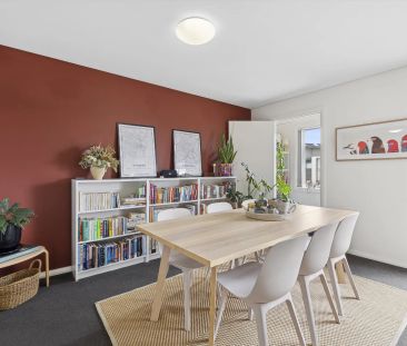 Sun filled apartment - Photo 3