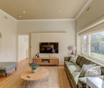 Charming Sandstone Cottage in the Heart of Capel Sound - Photo 5
