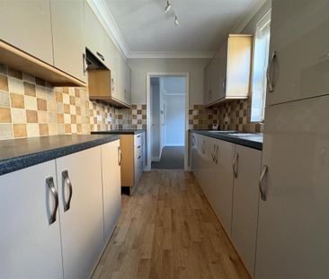 3 bedroom terraced house to rent - Photo 4