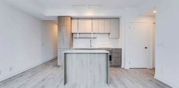 Yonge & Finch Bright +Spacious 2Bdrm Corner Open Concept Kitchen - Photo 2