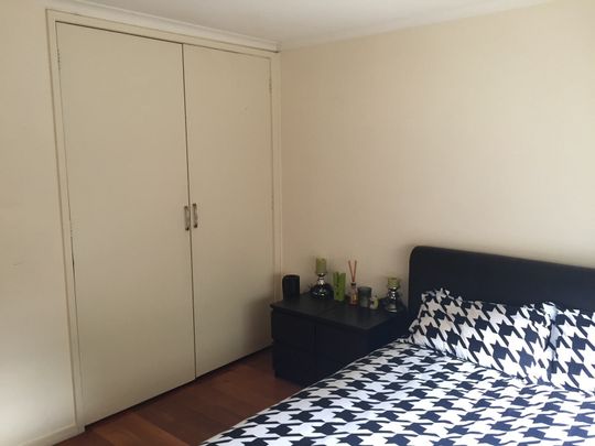 Glen Huntly - Photo 1