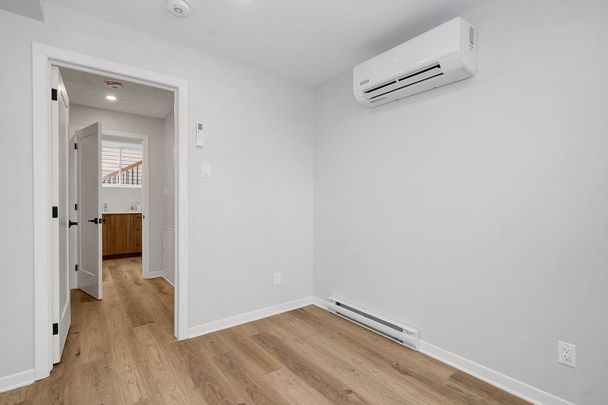 For Lease - 2413 Ryan Drive Unit# B, Parkway Park - Queensway Terrace S and Area, Ontario - Photo 1