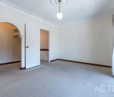 TWO BEDROOM TOWNHOUSE IN FANTASTIC LOCATION! - Photo 6