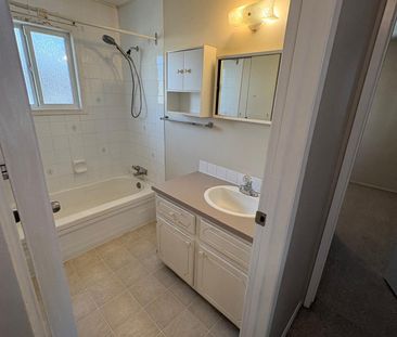 Townhouse in Whitehorn - Photo 6