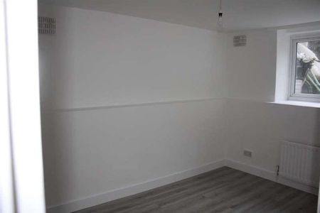 Gleneagle Road, London, SW16 - Photo 3