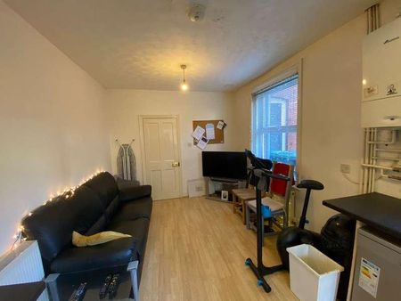 Wilton Avenue, SO15 - Photo 2