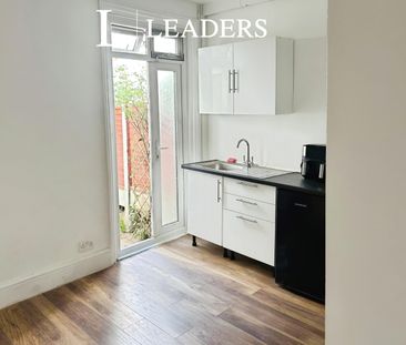 1 bedroom room to rent Room, Heygate Avenue, SS1 - Photo 3