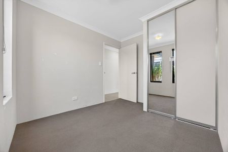 Modern Family Living in Balga - Photo 3