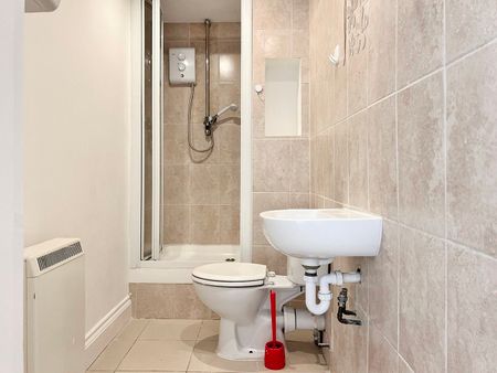 Front Basement Flat, 6D Marylands Road, London W9 2DZ - Photo 2