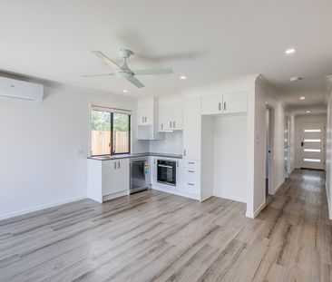 Brand New 3 Bedroom Duplex! - Photo 6