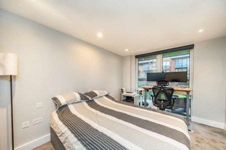 Gaumont Place, Streatham Hill, SW2 - Photo 2