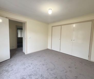Light-Filled Townhouse in a Highly Sought-After Chadstone Pocket - Photo 3