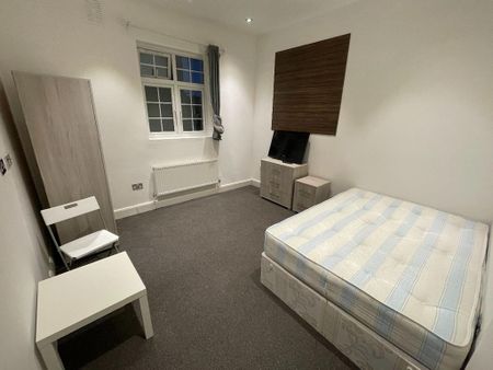 1 bedroom in a house share to rent - Photo 3