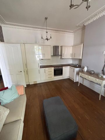 2 Bed Flat, Chiswick High Road, W4 - Photo 4