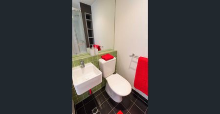 'Global House' - Large Studio with Balcony - Very Rare Find - Photo 3