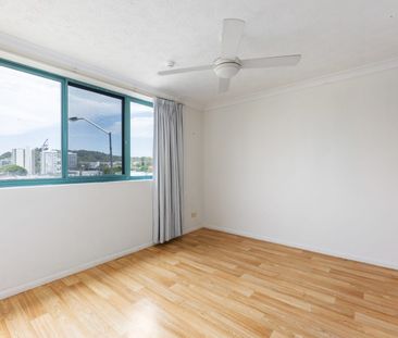 2-bedroom unit in a prime beachside location - Available Now ! - Photo 4