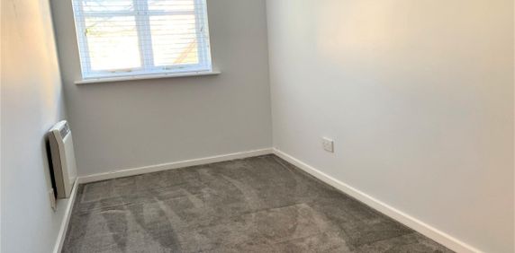 Anglian Close, WATFORD - Photo 2