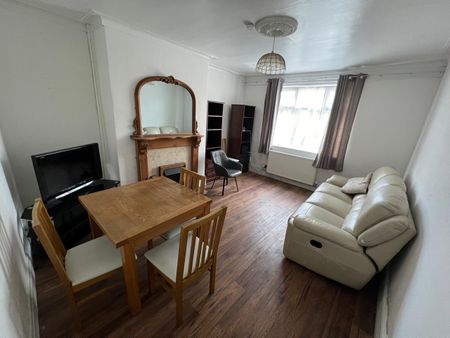 Room in a Shared House, Birchfields Road, M14 - Photo 3