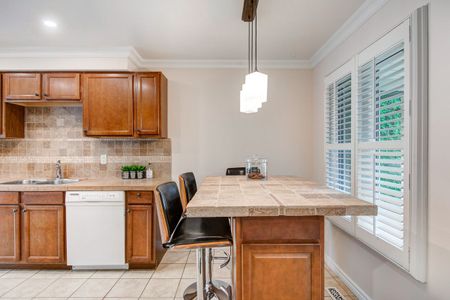 For Lease - 1103 Springbrook Crescent, Oakville, Ontario - Photo 2