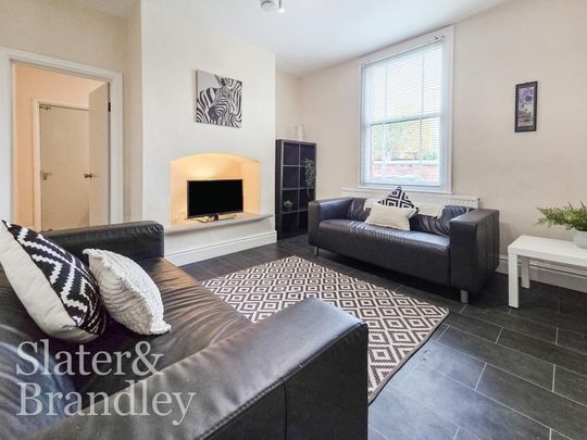 1 bedroom in a house share to rent - Photo 1