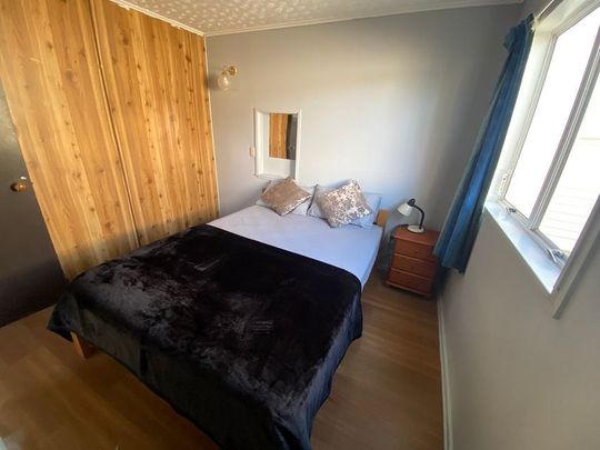 Ready to move in furnished 2BR Home in Glen Eden! - Photo 1