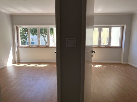 Soalheiro apartamento renovado, em frente à praia, na Parede. - Photo 3