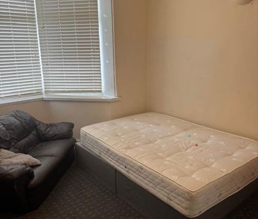 Room in a Shared House, St James Court, LS9 - Photo 3