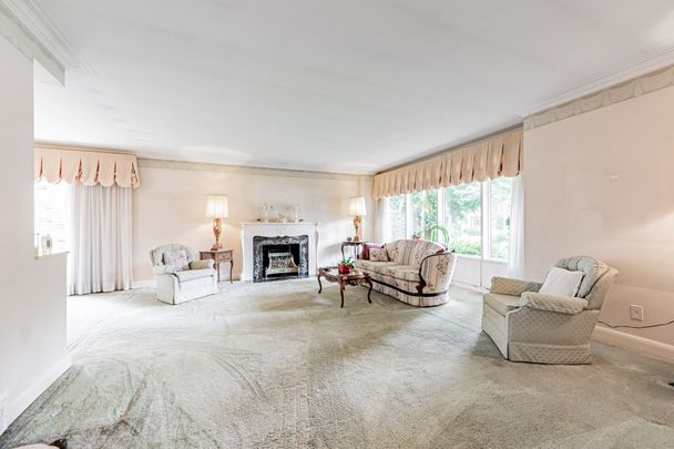 For Lease - 200 Cortleigh Boulevard, Toronto, Ontario - Photo 1