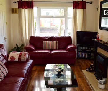 Great room in 3-bedroom apartment in Tallaght, Dublin - Photo 2