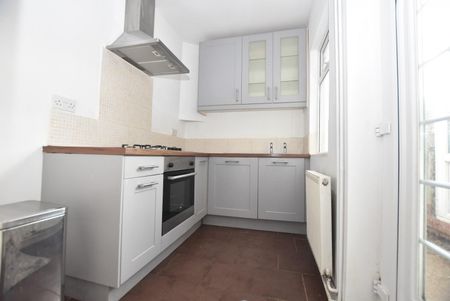 2 bedroom House To Let Total Size: 721 SQ FT - Photo 3