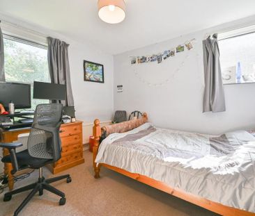3 bedroom flat to rent - Photo 2