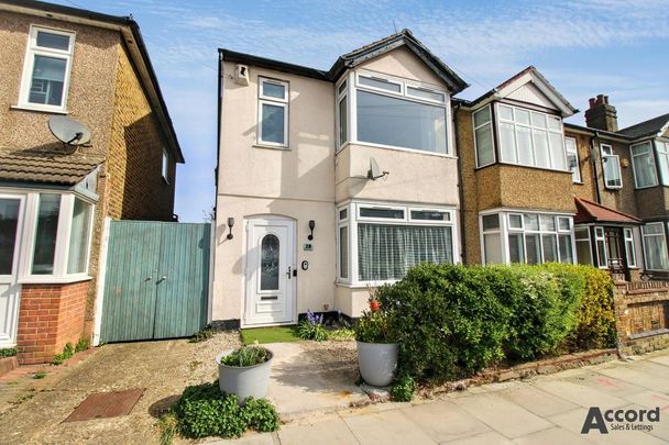 5 bedroom end of terrace house to rent - Photo 1