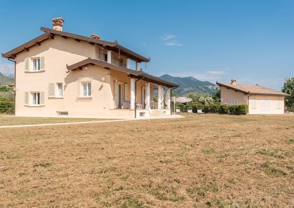 Villa in Affitto a Seravezza – Zona: Querceta