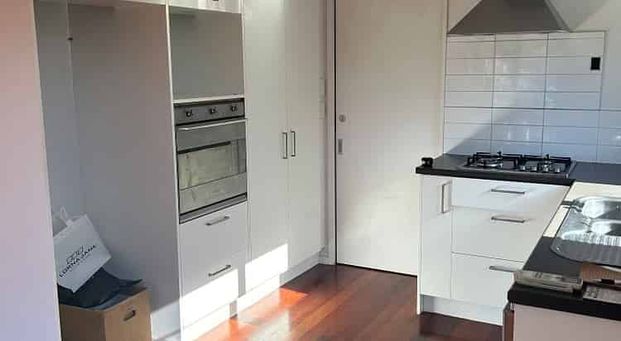 Lovely home close to the city! - Photo 1