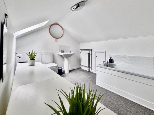 Avenue Victoria, Scarborough - Photo 1