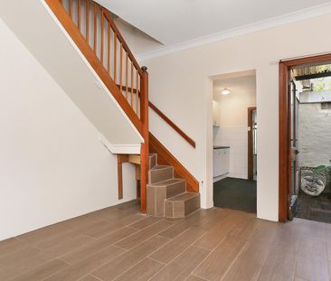 Renovated three bedroom terrace in excellent location - Photo 5