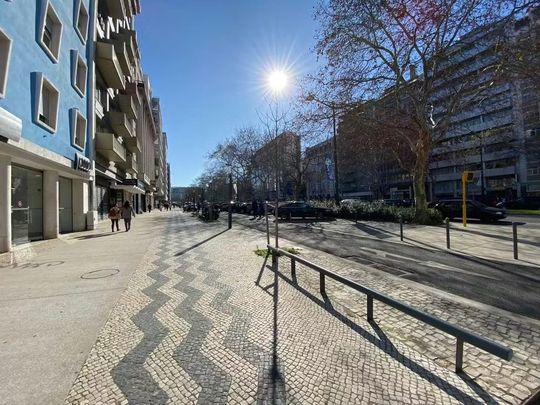 Avenida Visconde de Valmor, Lisbon, Lisbon 1050-240 - Photo 1