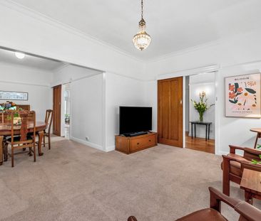 Beautiful Art Deco Home in Leafy Lifestyle Pocket - Photo 3