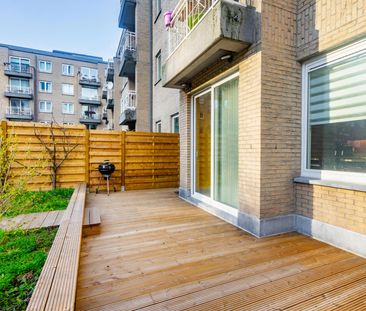 Gelijkvloerse verdieping met één slaapkamer in Saint-josse-ten-noode - Photo 5