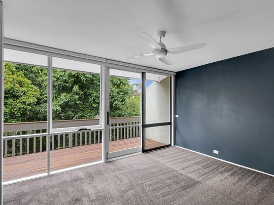 Three-Bedroom Townhouse Haven in Leafy Pearce! - Photo 1