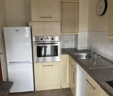 2 bedroom semi-detached bungalow to rent - Photo 3